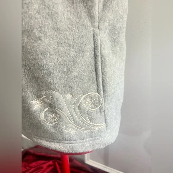 Croft & Barrow Gray Fleece Vest with Snowflake Embroidered Design small festive - Picture 5 of 10